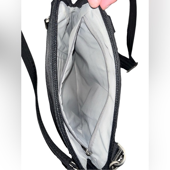 Travelon Anti-Theft Classic Convertible Crossbody and Waist Pack - Picture 5 of 7